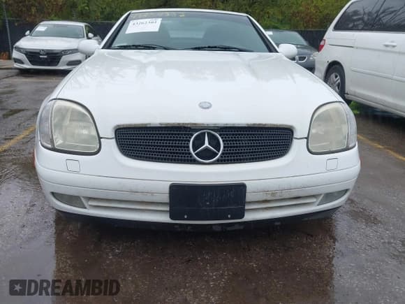 ✅ 1999 Mercedes-Benz SLK 230/320 • VIN: WDBKK47F3XF081831 • Lot: 43262302. Wystawiony na IAAI z przebiegiem 72 820 mil. Bezpłatny archiwum sprzedaży aukcyjnych z USA i szczegółowy raport historii pojazdu na DreamBid. Zdjęcie 6.