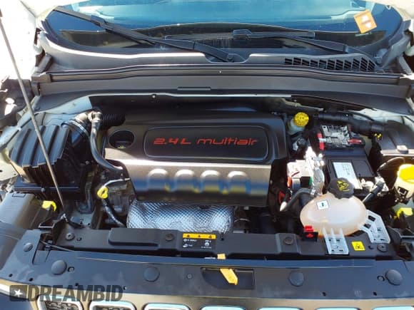 ✅ 2020 Jeep Renegade Altitude • VIN: ZACNJABB8LPL91658 • Lot: 41534304. Listed on IAAI with 76,135 mi. Free auction sales archive from the USA and detailed vehicle history report at DreamBid. Image 10.