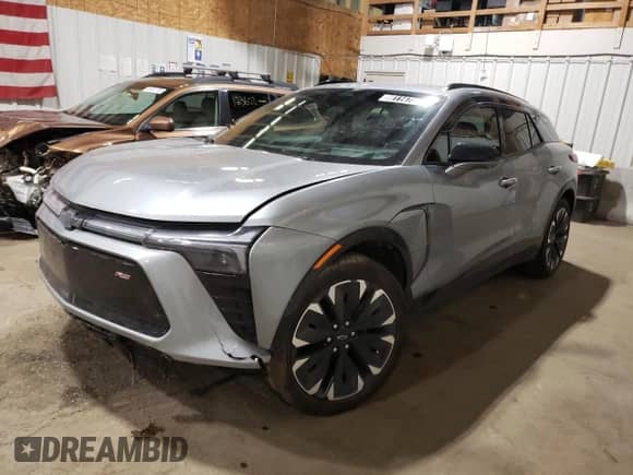 2024 Chevrolet Blazer EV eAWD RS z VIN 3GNKDCRJ8RS249637, wystawiony jako Copart lot #90114705 z przebiegiem 18 802 mil mil oraz Czysty tytuł • Clean title. Historia ofert i sprzedaży dostępna na DreamBid. Obrazek 1.