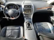 ✅ 2016 Lincoln MKZ Hybrid • VIN: 3LN6L2LU9GR634439 • Lot: 93055985. Wystawiony na Copart z przebiegiem 268 358 mil. Bezpłatny archiwum sprzedaży aukcyjnych z USA i szczegółowy raport historii pojazdu na DreamBid. Zdjęcie 8.