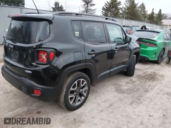 ✅ 2017 Jeep Renegade Latitude • VIN: ZACCJBBB3HPG03566 • Lot: 43810057. Listed on IAAI with 90,279 mi. Free auction sales archive from the USA and detailed vehicle history report at DreamBid. Image 4.