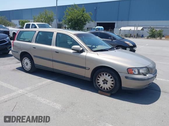 ✅ 2001 Volvo V70 • VIN: YV1SW58D911021608 • Lot: 42427856. Listed on IAAI with 169,220 mi. Free auction sales archive from the USA and detailed vehicle history report at DreamBid. Image 1.