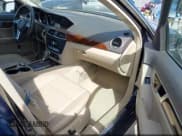 ✅ 2013 Mercedes-Benz C 250 Sport • VIN: WDDGF4HB0DR298700 • Lot: 43699934. Wystawiony na IAAI z przebiegiem 122 621 mil. Bezpłatny archiwum sprzedaży aukcyjnych z USA i szczegółowy raport historii pojazdu na DreamBid. Zdjęcie 5.