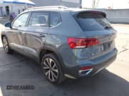 ✅ 2024 Volkswagen Taos SE • VIN: 3VVEX7B20RM026036 • Lot: 43571592. Wystawiony na IAAI z przebiegiem 39 023 mil. Bezpłatny archiwum sprzedaży aukcyjnych z USA i szczegółowy raport historii pojazdu na DreamBid. Zdjęcie 3.