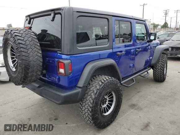 ✅ 2020 Jeep Wrangler Unlimited Sport S • VIN: 1C4HJXDN3LW181949 • Lot: 62301625. Wystawiony na Copart z przebiegiem 50 091 mil. Bezpłatny archiwum sprzedaży aukcyjnych z USA i szczegółowy raport historii pojazdu na DreamBid. Zdjęcie 3.