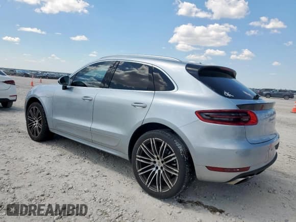 ✅ 2016 Porsche Macan Turbo • VIN: WP1AF2A55GLB92855 • Lot: 71429645. Wystawiony na Copart z przebiegiem 105 273 mil. Bezpłatny archiwum sprzedaży aukcyjnych z USA i szczegółowy raport historii pojazdu na DreamBid. Zdjęcie 2.