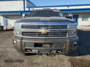 ✅ 2015 Chevrolet Silverado 2500HD High Country • VIN: 1GC1KXE82FF501435 • Lot: 91741215. Wystawiony na Copart z przebiegiem 296 636 mil. Bezpłatny archiwum sprzedaży aukcyjnych z USA i szczegółowy raport historii pojazdu na DreamBid. Zdjęcie 5.