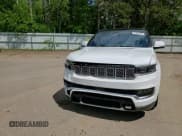 ✅ 2022 Jeep Grand Wagoneer Series III • VIN: 1C4SJVGJ0NS101598 • Лот: 59864815. Опубликован ранее на Copart с пробегом 70 870 миль. Бесплатный доступ к архиву аукционных продаж из США и подробный отчёт об истории автомобиля на DreamBid. Изображение 14.