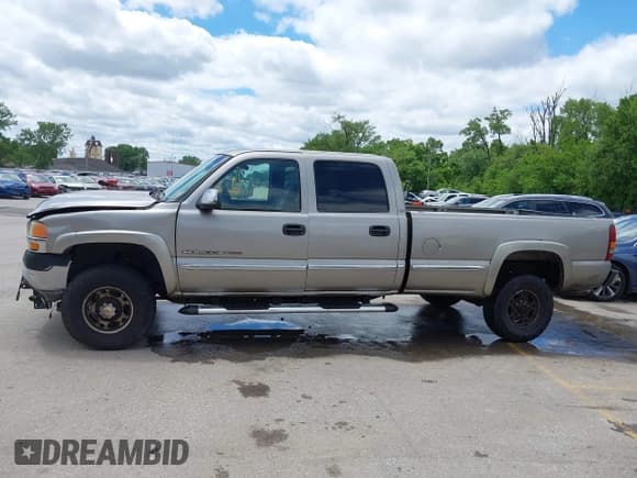 ✅ 2002 GMC Sierra 2500HD SLE • VIN: 1GTHK23U52F245951 • Лот: 42308897. Опубликован ранее на IAAI с пробегом 374 050 миль. Бесплатный доступ к архиву аукционных продаж из США и подробный отчёт об истории автомобиля на DreamBid. Изображение 14.