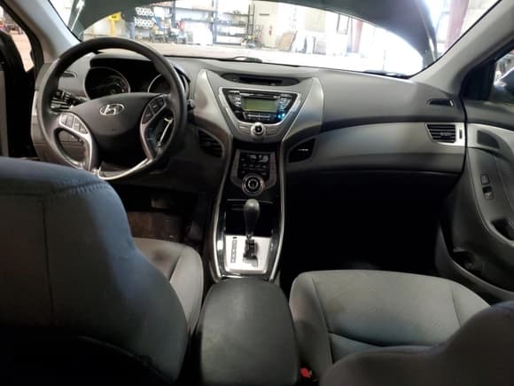 ✅ 2013 Hyundai Elantra GLS • VIN: KMHDH4AE1DU533433 • Lot: 91871585. Listed on Copart with 104,915 mi. Free auction sales archive from the USA and detailed vehicle history report at DreamBid. Image 8.
