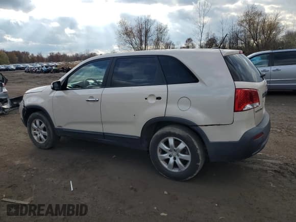 ✅ 2011 Kia Sorento LX • VIN: 5XYKTCA10BG140099 • Lot: 92327165. Listed on Copart with 170,473 mi. Free auction sales archive from the USA and detailed vehicle history report at DreamBid. Image 2.