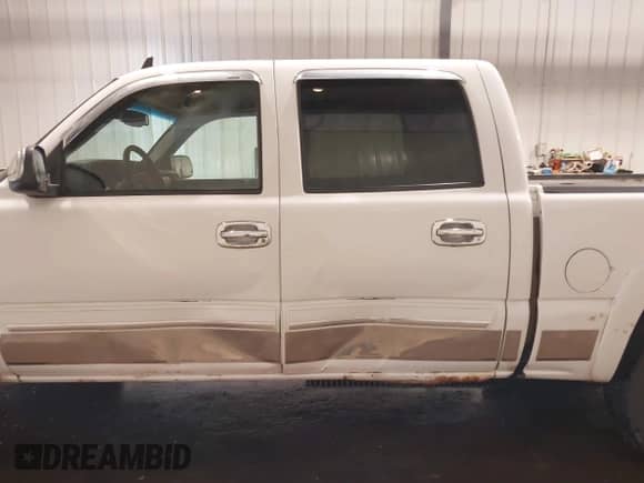 2006 Chevrolet Silverado 1500 LT1 z VIN 2GCEK13T461204941, wystawiony jako IAAI lot #42503740 z przebiegiem 280 634 mil mil oraz . Historia ofert i sprzedaży dostępna na DreamBid. Obrazek 14.