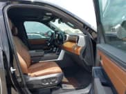 ✅ 2023 Toyota Tundra 1794 Edition • VIN: 5TFMA5DB8PX107743 • Lot: 42515710. Wystawiony na IAAI z przebiegiem 8 269 mil. Bezpłatny archiwum sprzedaży aukcyjnych z USA i szczegółowy raport historii pojazdu na DreamBid. Zdjęcie 5.