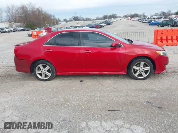 ✅ 2014 Toyota Camry SE • VIN: 4T1BF1FK8EU752823 • Lot: 43741194. Listed on IAAI with 216,541 mi. Free auction sales archive from the USA and detailed vehicle history report at DreamBid. Image 13.