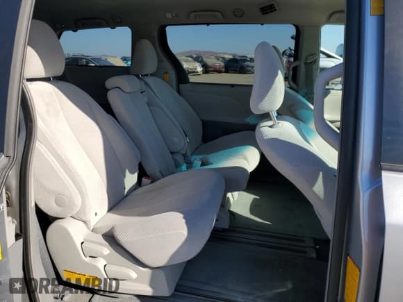 ✅ 2014 Toyota Sienna LE • VIN: 5TDKK3DC0ES417017 • Lot: 81239745. Listed on Copart with 155,123 mi. Free auction sales archive from the USA and detailed vehicle history report at DreamBid. Image 11.