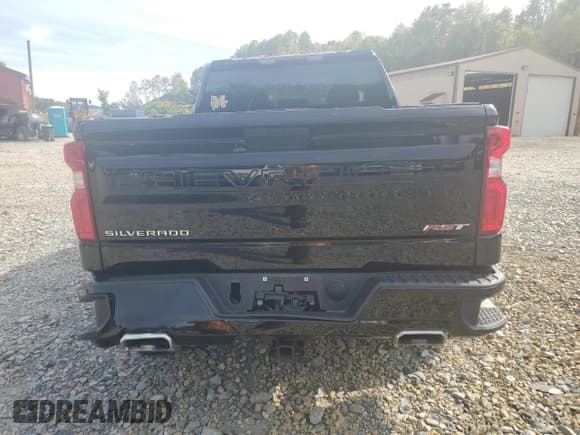 ✅ 2021 Chevrolet Silverado 1500 RST • VIN: 1GCUYEEDXMZ317255 • Lot: 71839034. Wystawiony na Copart z przebiegiem 77 689 mil. Bezpłatny archiwum sprzedaży aukcyjnych z USA i szczegółowy raport historii pojazdu na DreamBid. Zdjęcie 6.