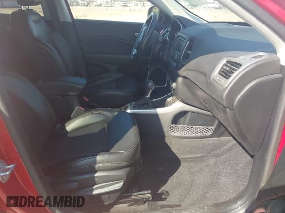 ✅ 2018 Jeep Compass Latitude • VIN: 3C4NJCBB3JT309064 • Lot: 43310385. Wystawiony na IAAI z przebiegiem 63 824 mil. Bezpłatny archiwum sprzedaży aukcyjnych z USA i szczegółowy raport historii pojazdu na DreamBid. Zdjęcie 5.