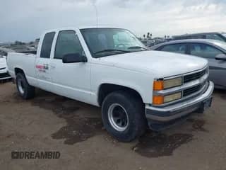 1996 Chevrolet Silverado 1500 z VIN 1GCEC19R9TE253412, wystawiony jako IAAI lot #43110536 z przebiegiem 175 239 mil mil oraz . Historia ofert i sprzedaży dostępna na DreamBid. Obrazek 1.