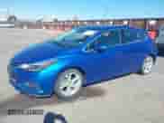 2017 Chevrolet Cruze Premier z VIN 3G1BF6SM6HS570740, wystawiony jako IAAI lot #43311391 z przebiegiem 77 877 mil mil oraz . Historia ofert i sprzedaży dostępna na DreamBid. Obrazek 2.