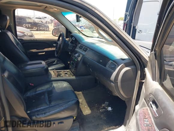 ✅ 2008 GMC Sierra Denali • VIN: 2GTEK638781311204 • Lot: 42078564. Listed on IAAI with 158,728 mi. Free auction sales archive from the USA and detailed vehicle history report at DreamBid. Image 5.