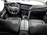 ✅ 2022 Buick Envision Avenir • VIN: LRBFZSR41ND016384 • Lot: 80933985. Wystawiony na Copart z przebiegiem 22 964 mil. Bezpłatny archiwum sprzedaży aukcyjnych z USA i szczegółowy raport historii pojazdu na DreamBid. Zdjęcie 8.