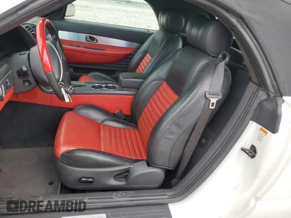 ✅ 2002 Ford Thunderbird Hardtop Premium • VIN: 1FAHP60A22Y117440 • Lot: 74436834. Wystawiony na Copart z przebiegiem 52 512 mil. Bezpłatny archiwum sprzedaży aukcyjnych z USA i szczegółowy raport historii pojazdu na DreamBid. Zdjęcie 10.