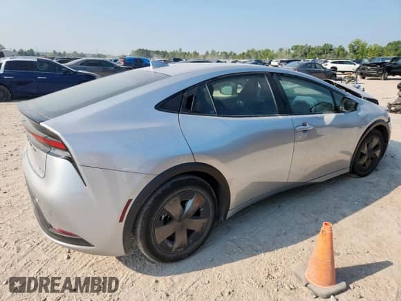 2024 Toyota Prius LE with VIN JTDACAAU6R3026505, listed as a Copart auction lot 81118085 with 40,588 mi miles and Salvage title. Bid and sale history available at DreamBid. Image 3.