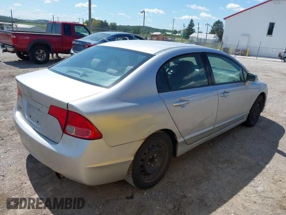✅ 2007 Honda Civic LX • VIN: 2HGFA15587H309711 • Лот: 43103365. Опубликован ранее на IAAI с пробегом 178 522 миль. Бесплатный доступ к архиву аукционных продаж из США и подробный отчёт об истории автомобиля на DreamBid. Изображение 4.
