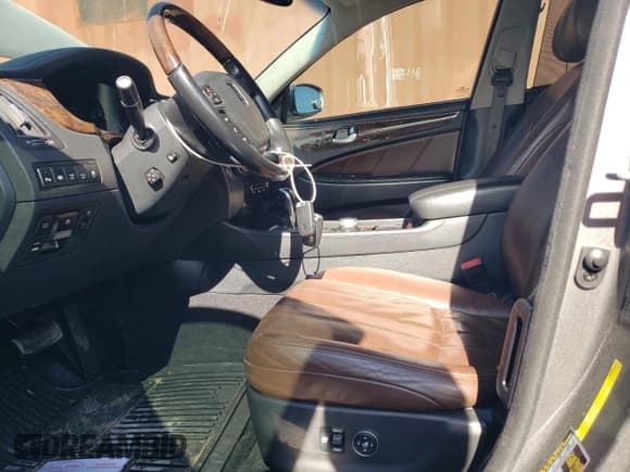 ✅ 2011 Hyundai Equus Signature • VIN: KMHGH4JF4BU029476 • Lot: 46610235. Listed on Copart with 90,006 mi. Free auction sales archive from the USA and detailed vehicle history report at DreamBid. Image 7.