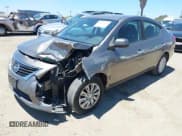 ✅ 2013 Nissan Versa S Plus • VIN: 3N1CN7AP3DL892162 • Lot: 42831545. Wystawiony na IAAI z przebiegiem 150 232 mil. Bezpłatny archiwum sprzedaży aukcyjnych z USA i szczegółowy raport historii pojazdu na DreamBid. Zdjęcie 2.