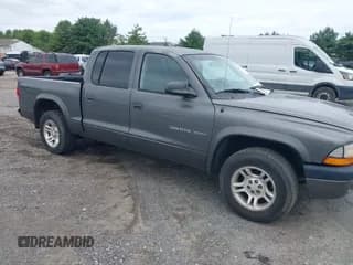 ✅ 2002 Dodge Dakota Sport • VIN: 1B7HL38X02S716983 • Lot: 43018987. Wystawiony na IAAI z przebiegiem 116 488 mil. Bezpłatny archiwum sprzedaży aukcyjnych z USA i szczegółowy raport historii pojazdu na DreamBid. Zdjęcie 1.