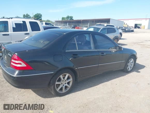 ✅ 2007 Mercedes-Benz C 280 Luxury • VIN: WDBRF92H67F927913 • Lot: 42249769. Wystawiony na IAAI z przebiegiem Nie podano. Bezpłatny archiwum sprzedaży aukcyjnych z USA i szczegółowy raport historii pojazdu na DreamBid. Zdjęcie 4.