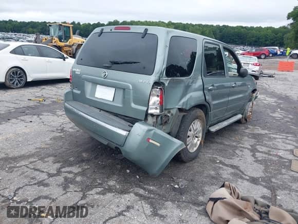 2006 Mercury Mariner Luxury with VIN 4M2YU57196KJ01063, listed as a IAAI auction lot 42907986 with Not provided miles and . Bid and sale history available at DreamBid. Image 4.