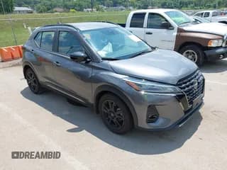 ✅ 2024 Nissan Kicks SR • VIN: 3N1CP5DVXRL501704 • Лот: 42663936. Опубликован ранее на IAAI с пробегом 7 250 миль. Бесплатный доступ к архиву аукционных продаж из США и подробный отчёт об истории автомобиля на DreamBid. Изображение 1.