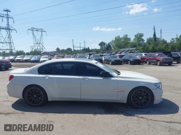 ✅ 2013 BMW 7 Series 750Li xDrive • VIN: WBAYF8C51DD139735 • Lot: 42590928. Listed on IAAI with 118,984 mi. Free auction sales archive from the USA and detailed vehicle history report at DreamBid. Image 13.