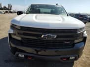 ✅ 2022 Chevrolet Silverado 1500 LT Trail Boss • VIN: 1GCPYFED1NZ200359 • Lot: 80747425. Wystawiony na Copart z przebiegiem 50 119 mil. Bezpłatny archiwum sprzedaży aukcyjnych z USA i szczegółowy raport historii pojazdu na DreamBid. Zdjęcie 5.