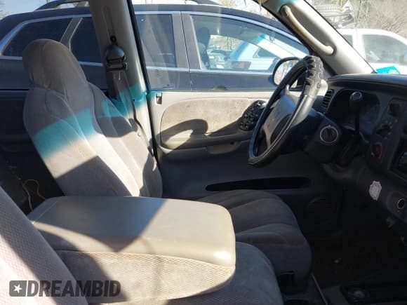 ✅ 2000 Dodge Dakota Sport • VIN: 1B7GL2AX0YS688465 • Lot: 41341012. Wystawiony na IAAI z przebiegiem 283 467 mil. Bezpłatny archiwum sprzedaży aukcyjnych z USA i szczegółowy raport historii pojazdu na DreamBid. Zdjęcie 5.