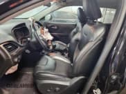 ✅ 2019 Jeep Cherokee Altitude • VIN: 1C4PJMLB1KD181086 • Lot: 69675025. Wystawiony na Copart z przebiegiem 144 801 mil. Bezpłatny archiwum sprzedaży aukcyjnych z USA i szczegółowy raport historii pojazdu na DreamBid. Zdjęcie 7.