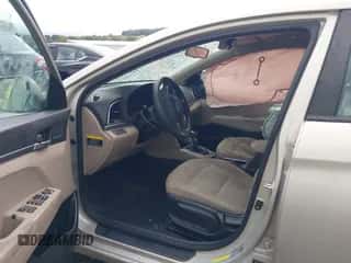 2017 Hyundai Elantra SE z VIN KMHD74LF9HU424538, wystawiony jako IAAI lot #43245779 z przebiegiem 136 683 mil mil oraz . Historia ofert i sprzedaży dostępna na DreamBid. Obrazek 5.