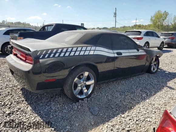 ✅ 2010 Dodge Challenger SE • VIN: 2B3CJ4DV1AH104213 • Lot: 72182844. Wystawiony na Copart z przebiegiem Nie podano. Bezpłatny archiwum sprzedaży aukcyjnych z USA i szczegółowy raport historii pojazdu na DreamBid. Zdjęcie 3.