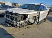 ✅ 2017 Ford Explorer XLT • VIN: 1FM5K7D80HGD55791 • Лот: 94468095. Опубликован ранее на Copart с пробегом 83 294 миль. Бесплатный доступ к архиву аукционных продаж из США и подробный отчёт об истории автомобиля на DreamBid. Изображение 1.