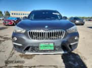 ✅ 2019 BMW X1 sDrive28i • VIN: WBXHU7C57K5L11781 • Lot: 84984175. Wystawiony na Copart z przebiegiem 96 925 mil. Bezpłatny archiwum sprzedaży aukcyjnych z USA i szczegółowy raport historii pojazdu na DreamBid. Zdjęcie 5.