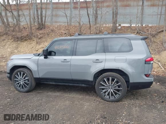 ✅ 2024 Lexus GX 550 Luxury • VIN: JTJVBCDX5R5007435 • Lot: 41908140. Wystawiony na IAAI z przebiegiem 10 147 mil. Bezpłatny archiwum sprzedaży aukcyjnych z USA i szczegółowy raport historii pojazdu na DreamBid. Zdjęcie 14.