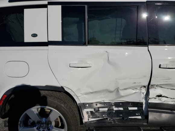 ✅ 2024 Land Rover Defender S • VIN: SALEJ7EXXR2271742 • Lot: 87022065. Listed on Copart with 22,567 mi. Free auction sales archive from the USA and detailed vehicle history report at DreamBid. Image 11.