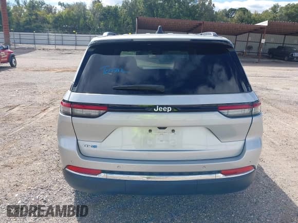 ✅ 2024 Jeep Grand Cherokee • VIN: 1C4RJYB62RC115893 • Lot: 43459345. Listed on IAAI with 50,239 mi. Free auction sales archive from the USA and detailed vehicle history report at DreamBid. Image 17.