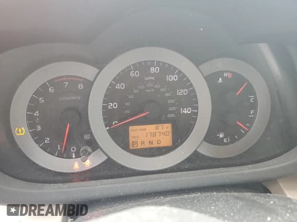 ✅ 2007 Toyota RAV4 Limited • VIN: JTMBK31V276018442 • Lot: 63132975. Wystawiony na Copart z przebiegiem 178 740 mil. Bezpłatny archiwum sprzedaży aukcyjnych z USA i szczegółowy raport historii pojazdu na DreamBid. Zdjęcie 9.