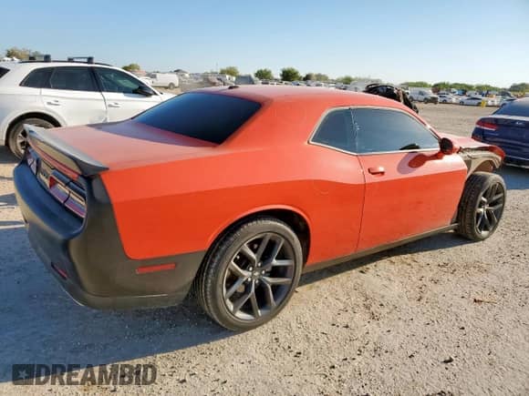 2023 Dodge Challenger SXT z VIN 2C3CDZAG4PH526871, wystawiony jako Copart lot #84152575 z przebiegiem 53 517 mil mil oraz Szkoda całkowita • Salvage title. Historia ofert i sprzedaży dostępna na DreamBid. Obrazek 3.