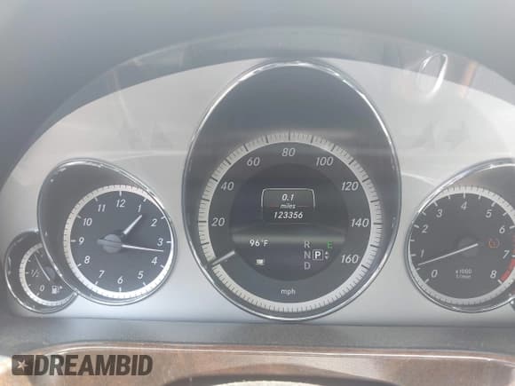 ✅ 2013 Mercedes-Benz E 350 Luxury • VIN: WDDHF5KB8DA701517 • Lot: 42763129. Listed on IAAI with 123,356 mi. Free auction sales archive from the USA and detailed vehicle history report at DreamBid. Image 7.