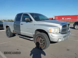 2005 Dodge 1500 SLT z VIN 1D7HU18D85S197523, wystawiony jako IAAI lot #43508659 z przebiegiem 272 402 mil mil oraz . Historia ofert i sprzedaży dostępna na DreamBid. Obrazek 1.