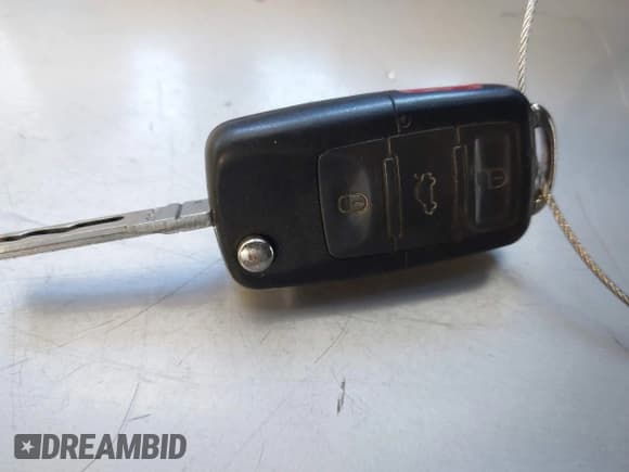 ✅ 2006 Volkswagen Beetle • VIN: 3VWRG31YX6M320499 • Lot: 43535223. Listed on IAAI with 145,120 mi. Free auction sales archive from the USA and detailed vehicle history report at DreamBid. Image 11.